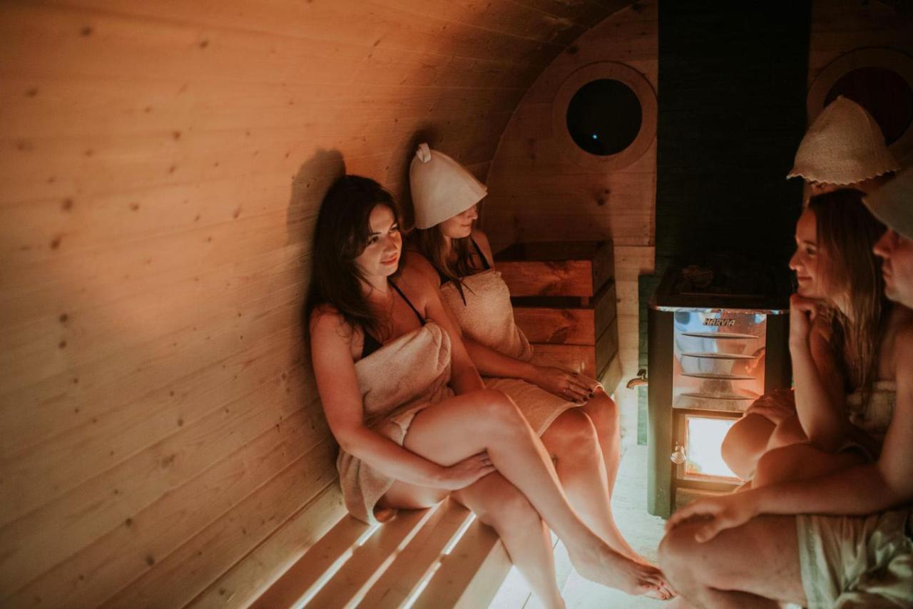 Aloha Glamp - Okragle Domki Przy Rzece - Balia I Sauna - Energylandia Zagornik Экстерьер фото
