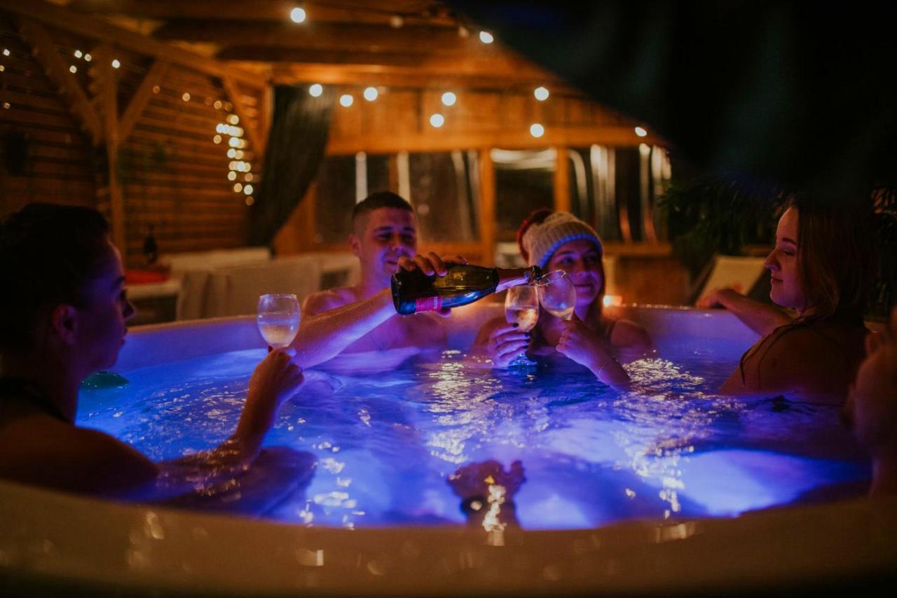 Aloha Glamp - Okragle Domki Przy Rzece - Balia I Sauna - Energylandia Zagornik Экстерьер фото